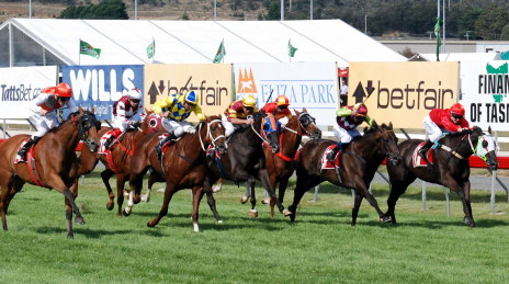 Fast Future (outside) storms home to win AAMI Launceston Cup
