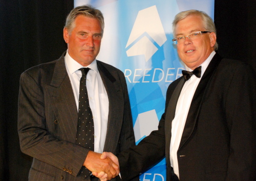New life member Graeme McCulloch is congratulated by Tasbreeders president Rob Eastoe
