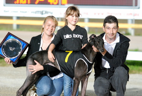 Black Nitro with the Hili family from left - Jodie, Olivia and trainer Paul
