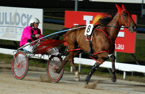 Grizz Wyllie (Paul Hill) cruises to an impressive win in the 2012 Sunrise Bakery Easter Cup
