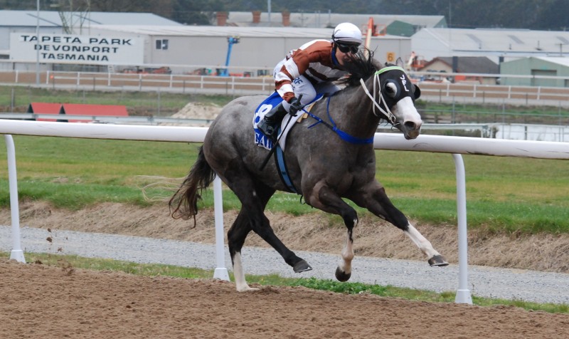 Our Lucky Girl (Siggy Carr) on her way to maiden win at Spreyton