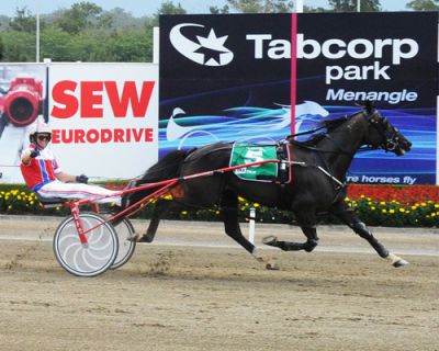 Beautide winning the 2015 Inter Dominion - Photo courtesy of NSWHR